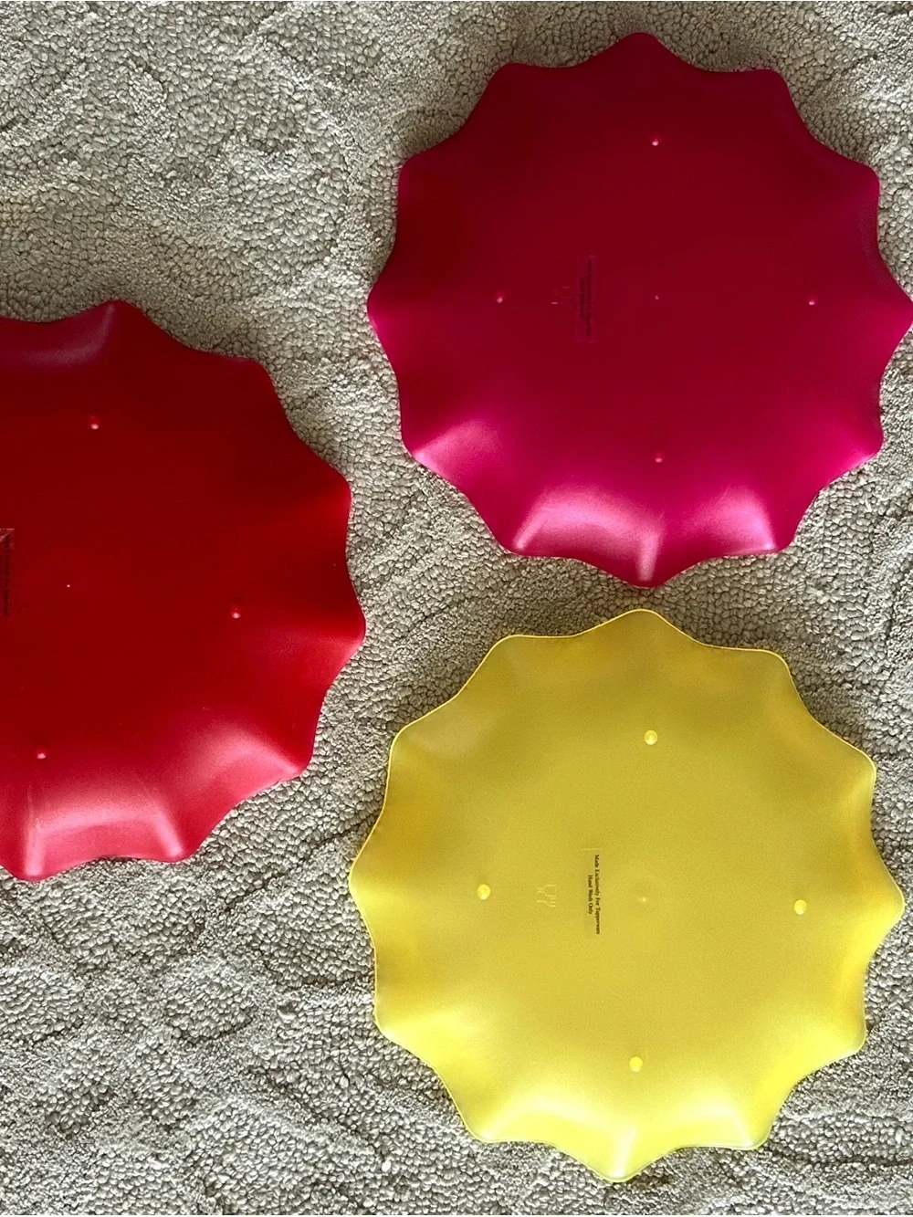 Tupperware Scalloped Plates Set of 3 Colorful Plastic Serving Picnic Party